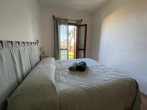 2 bedrooms, in-room safe, desk, iron/ironing board