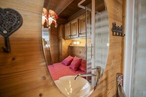 5 Schlafzimmer, Schreibtisch, Reisekinderbett, kostenloses WLAN