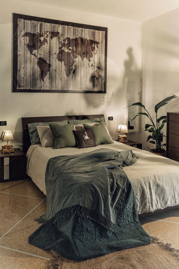 1 bedroom, iron/ironing board, internet, bed sheets