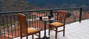 Forest Cosy House - Lagkadia Amazing View