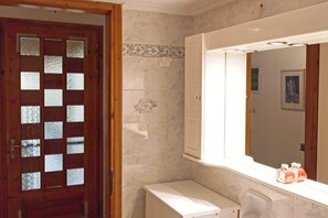Bathtub, hair dryer, towels, shampoo