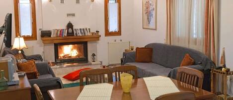 TV, fireplace, DVD player, stereo