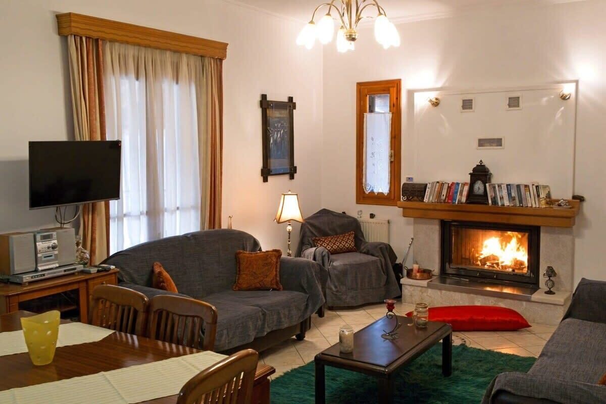 テレビ、暖炉、DVD プレーヤー、ステレオ