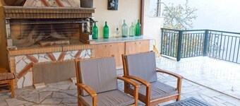 Forest Cosy House - Lagkadia Amazing View