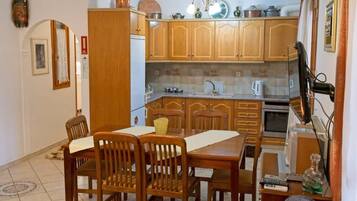 Frigorifero, forno, bollitore elettrico, tostapane