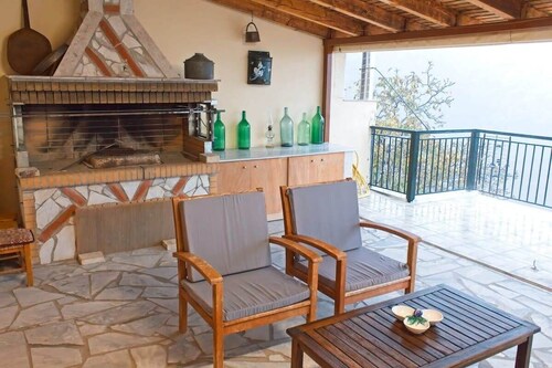 Forest Cosy House - Lagkadia Amazing View