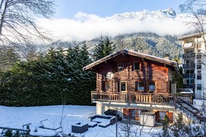 Exterior - Chalet des Favrands -  sleeps 6 guests in 3 bedrooms with Sauna & Parking (Chamonix)