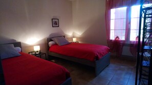 2 chambres, fer et planche à repasser, lit parapluie, Wi-Fi gratuit