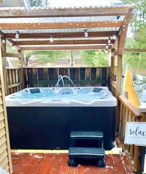 Outdoor spa tub - River front house with HOT TUB! (Ossipee)