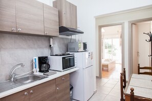 Apartment | Private kitchen | Full-size fridge, microwave, oven, stovetop - Cozy apartment n Stavros Niarchos Park (Kallithea)