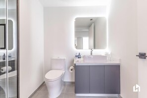 Shower, hair dryer, towels, soap - Prime Locale | Gym, Pool, Dining, CoWork Access (Miami)