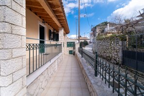 Property grounds - Apartment "Villa Votistis A2" with Mountain View, Garden & Wi-Fi (Lefkadas)