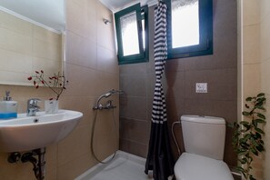 Shower, hair dryer, towels - Apartment "Villa Votistis A2" with Mountain View, Garden & Wi-Fi (Lefkadas)