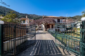 Exterior - Apartment "Villa Votistis A2" with Mountain View, Garden & Wi-Fi (Lefkadas)