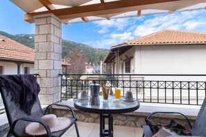 Outdoor dining - Apartment "Villa Votistis A2" with Mountain View, Garden & Wi-Fi (Lefkadas)