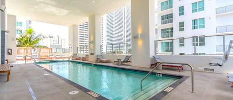 Alberca en la azotea y alberca climatizada