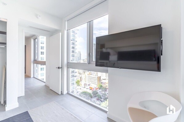 Interior - Prime Downtown Miami Condo with Pool, Gym (Miami)