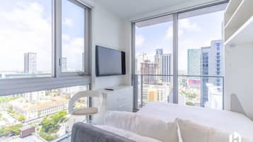 2 chambres, espace de travail pour ordinateur portable