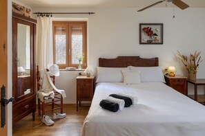 4 bedrooms, iron/ironing board, free WiFi, bed sheets