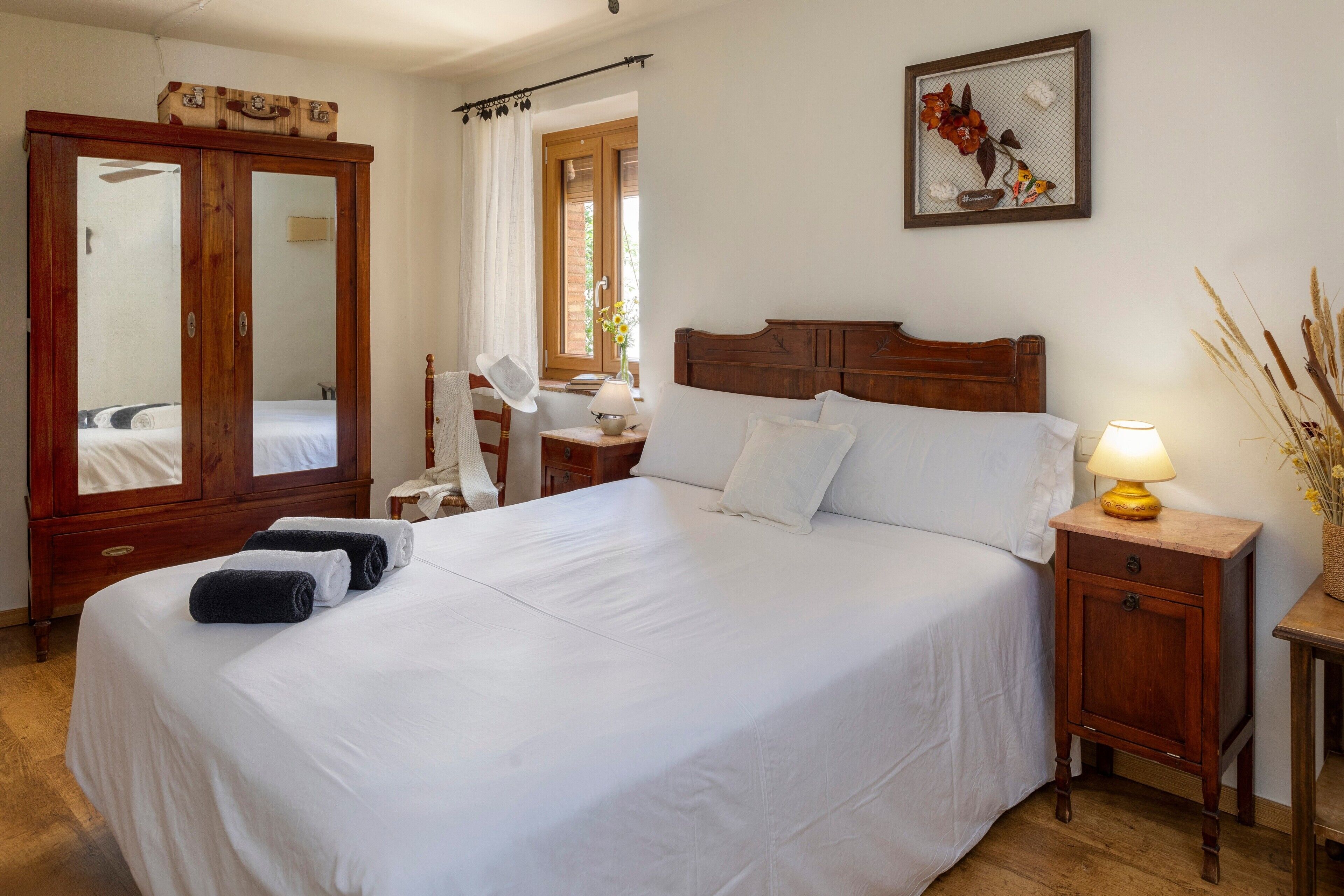 4 bedrooms, iron/ironing board, free WiFi, bed sheets