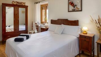 4 bedrooms, iron/ironing board, free WiFi, bed sheets