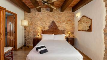 4 slaapkamers, een strijkplank/strijkijzer, gratis wifi, beddengoed