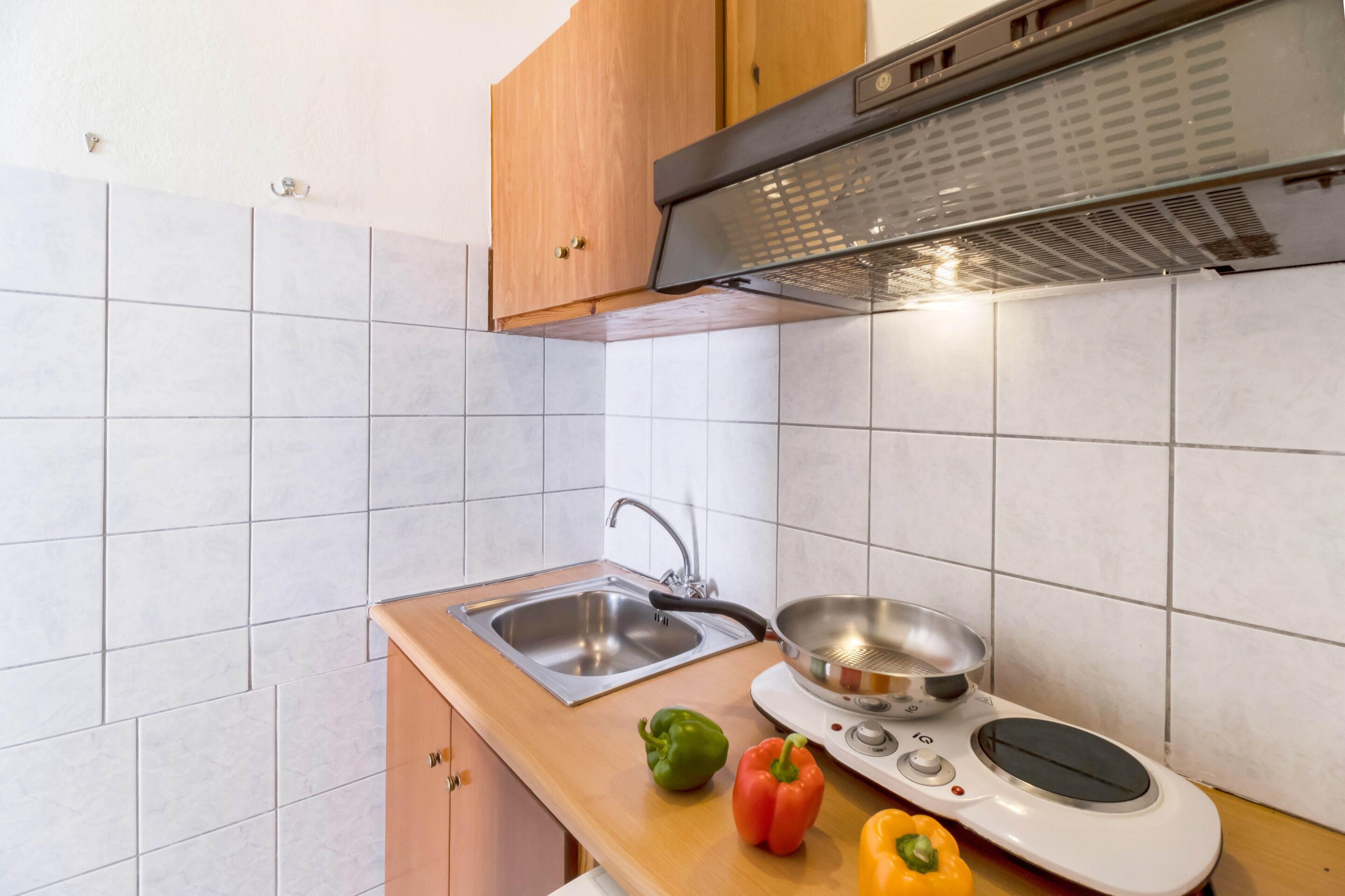 Fridge, stovetop, electric kettle, cookware/dishes/utensils