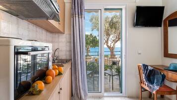 Frigorifero, piano cottura, bollitore elettrico