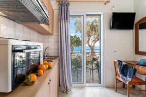 Fridge, stovetop, electric kettle, cookware/dishes/utensils