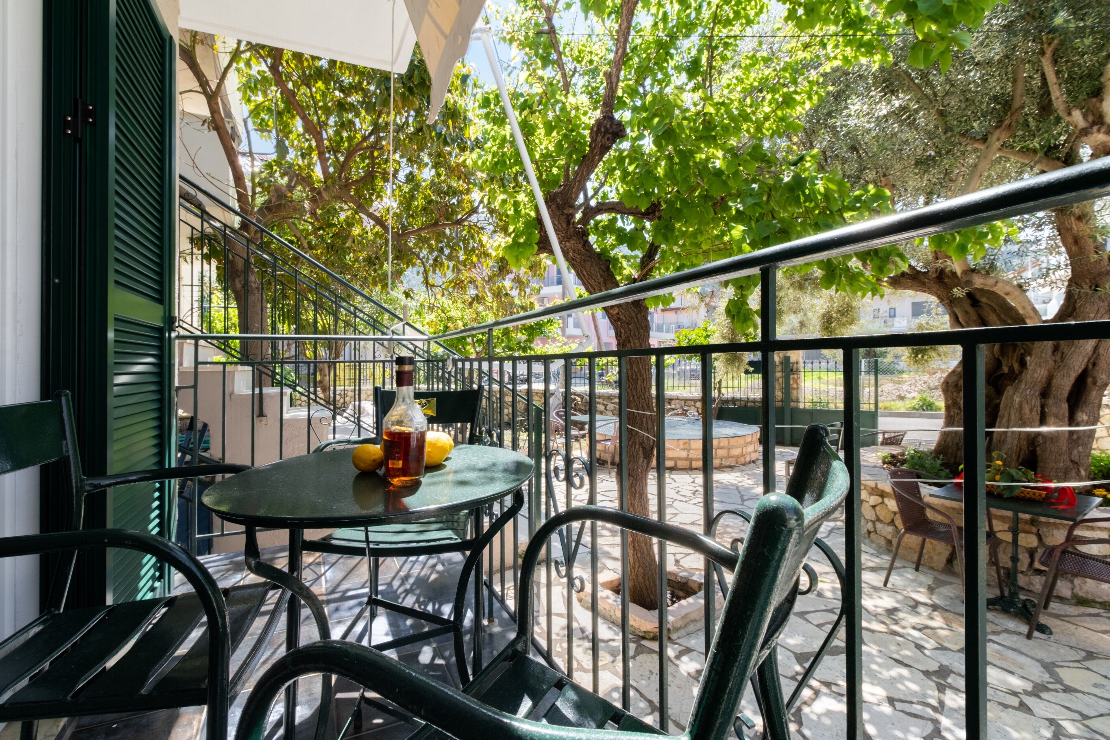 屋外ダイニングエリア