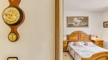 3 chambres, fer et planche Ă repasser, draps fournis