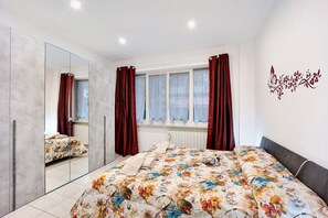 1 habitación, tabla de planchar con plancha, wifi gratis y ropa de cama