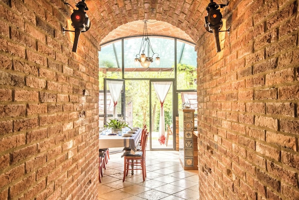 Dining - Villa "Il Fornacino" with Pool, Garden & Wi-Fi (Rapolano Terme)