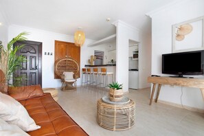 TV - Holiday Apartment "Perla del Playa Grande" with Sea View, Shared Pool & Wi-Fi (Tias)