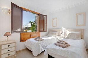 2 chambres, fer et planche à repasser, Wi-Fi gratuit, draps fournis