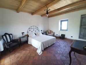 3 bedrooms, free WiFi, bed sheets - Villa "Domus Nirale" with Pool, Terrace & Wi-Fi (Bagnoregio)