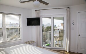 3 bedrooms, desk, iron/ironing board, WiFi