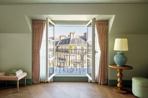 Suite Junior Parisienne | Premium bedding, memory foam beds, free minibar items, in-room safe