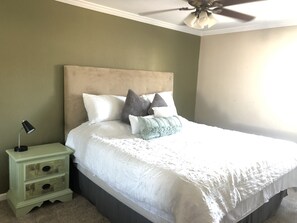 2 bedrooms, iron/ironing board, free WiFi, bed sheets