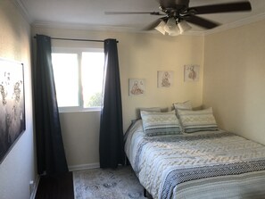 2 chambres, fer et planche à repasser, accès au Wi-Fi (inclus)