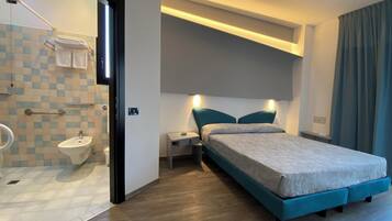 Doppel- oder Zweibettzimmer | Zimmersafe, individuell eingerichtet, Schreibtisch