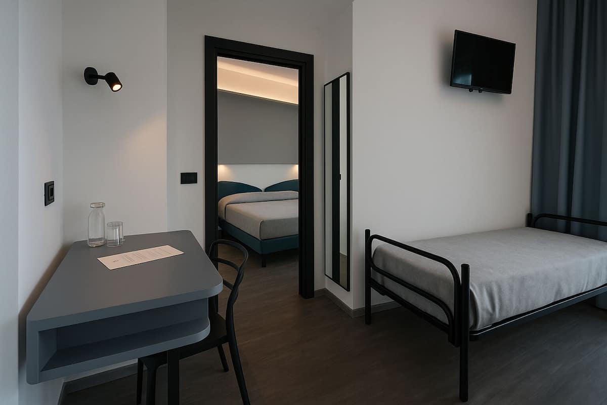 Chambre Quadruple Supérieure | Coffres-forts dans les chambres, ameublement personnalisé, bureau