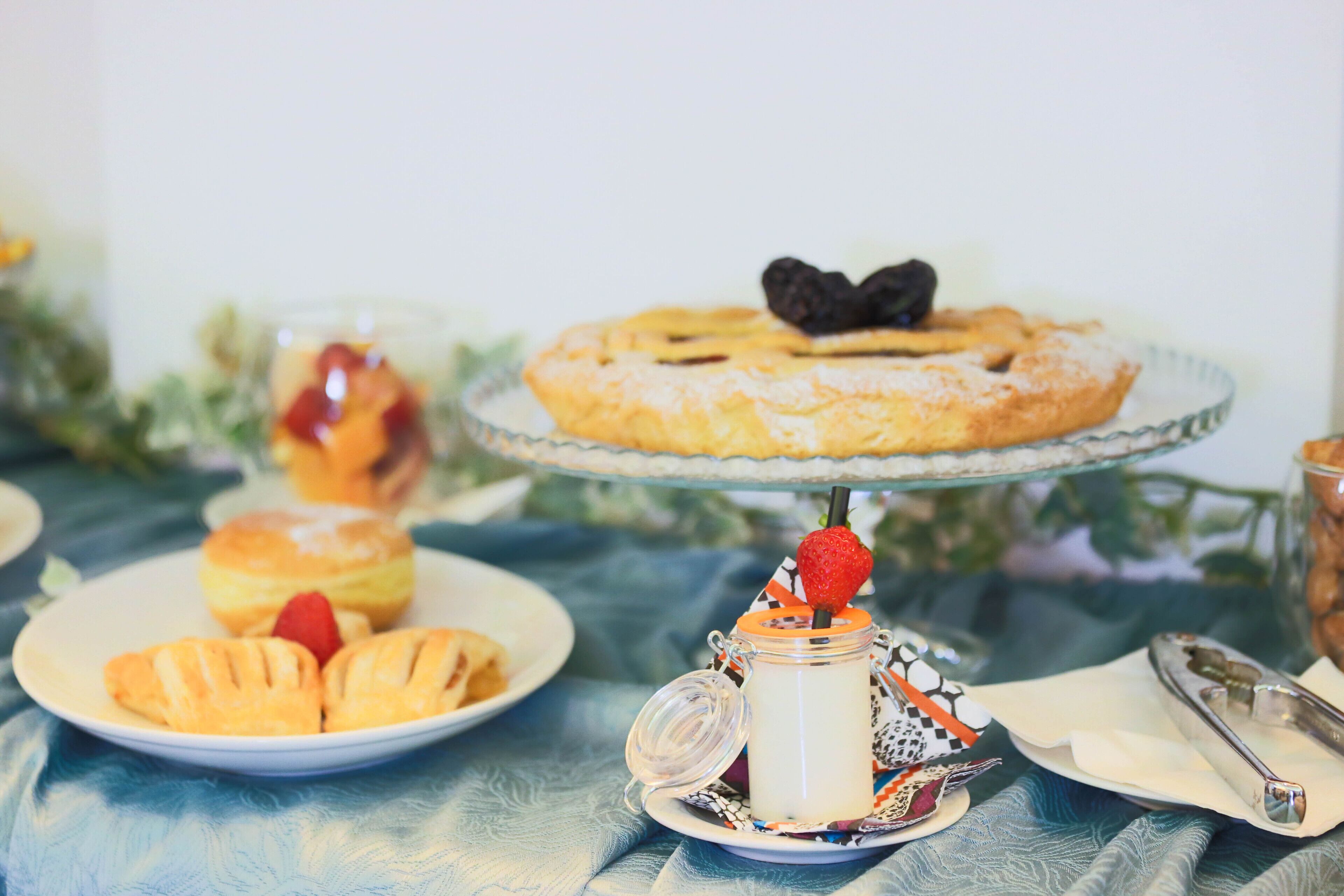 Tägliches Frühstücksbuffet (9 EUR pro Person)