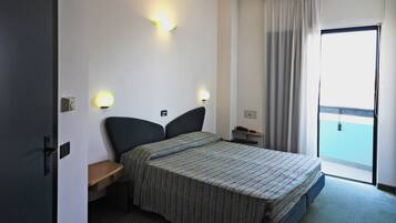 Chambre Double ou avec lits jumeaux | Coffres-forts dans les chambres, ameublement personnalisé, bureau