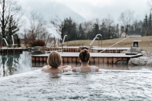 Baignoire à remous extérieure