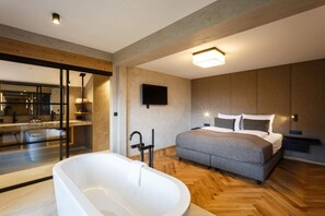 Comfort Suite | 1 bedroom, in-room safe, desk, laptop workspace