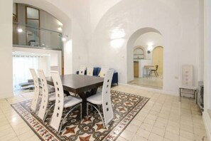 Dining - Beautiful townhouse with studio  and private garden 2 blocks from old city (Jerusalem)