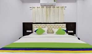 Standard Double Room | Iron/ironing board - Treebo 98 Street (Bengaluru)