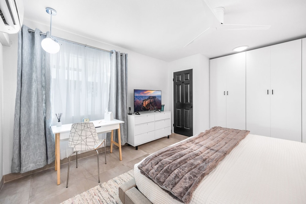 Fairway Sleek Chic Single Story 2/2 Luxe Condo at The Fairways Palm