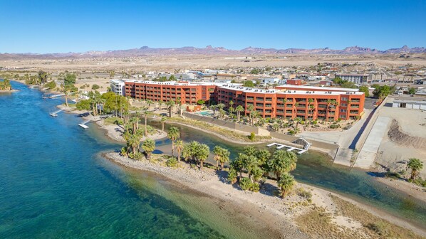 Exterior - Riverfront Condo w/beach, boat launch, pool & spa (Bullhead City)